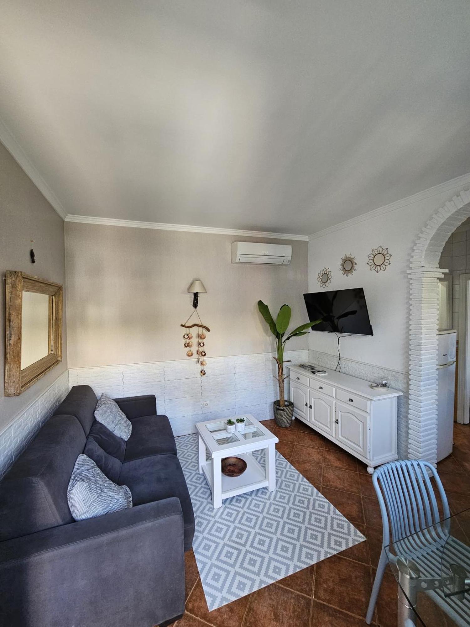 Pedregalejo Beach House Apartment Malaga Exterior photo